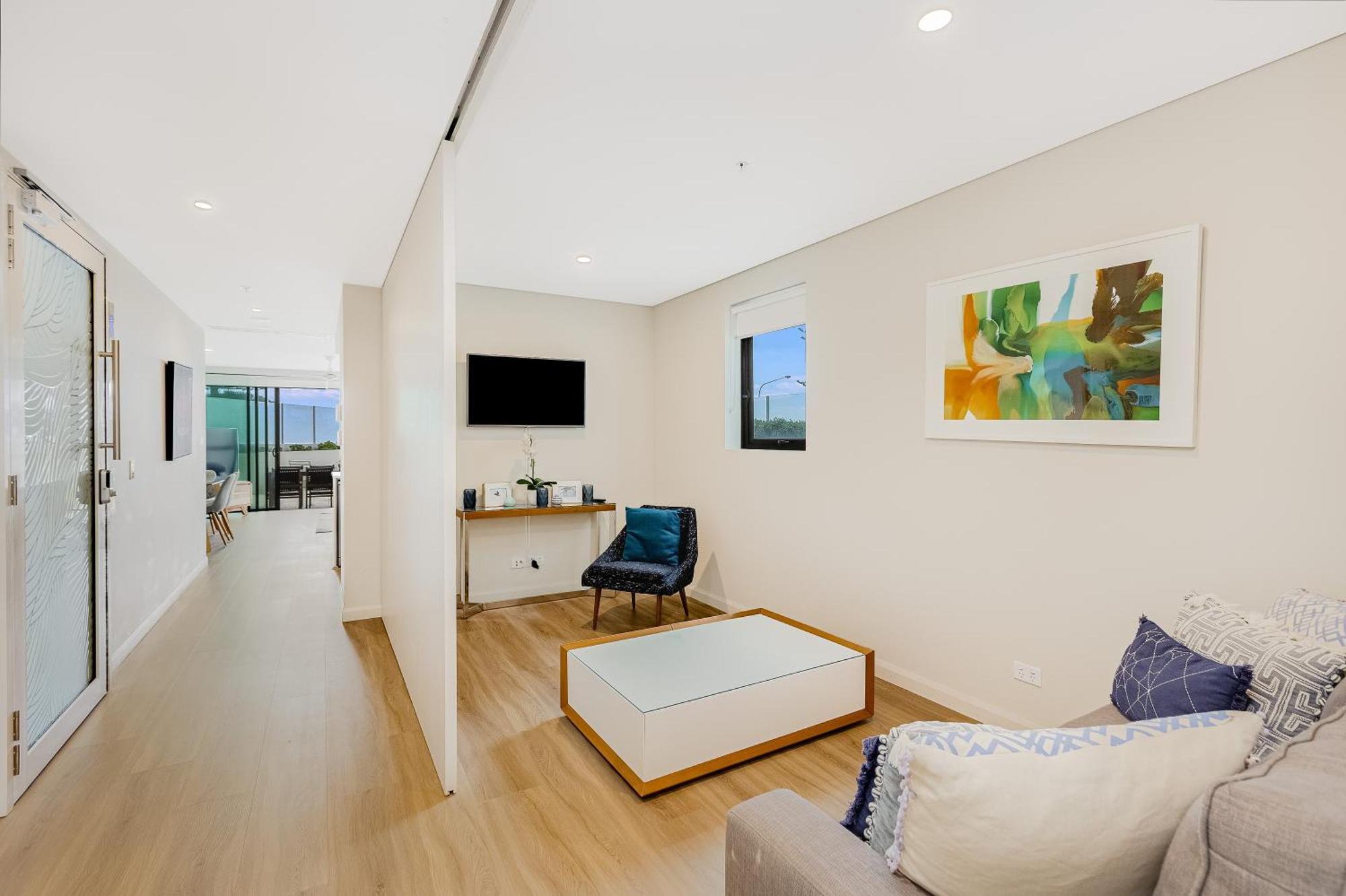 Pure Kirra Aparthotel